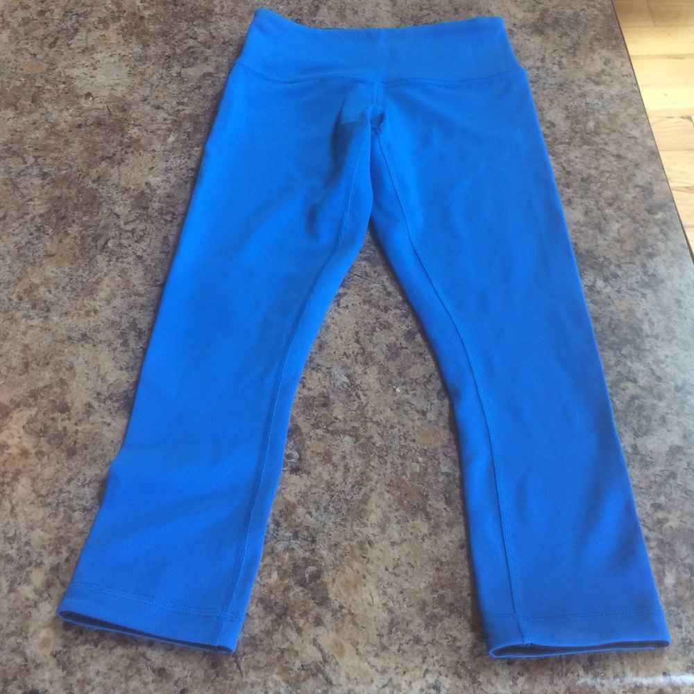 Lululemon size 2 blue and black reversible crops